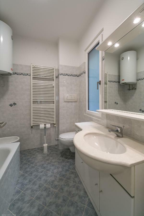 Apartment Duomo Bolzano Bagian luar foto